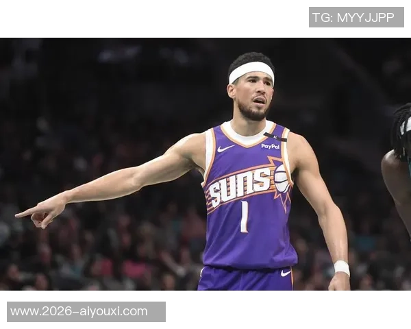 奥特谈三分犯规争议裁判称布克触碰詹姆斯手腕我未能清晰观察到