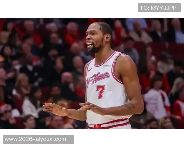 火箭队训练日常曝光杜兰特单打技艺提升申京专注低位技术磨练 火箭队训练日常曝光杜兰特单打技艺提升申京专注低位技术磨练